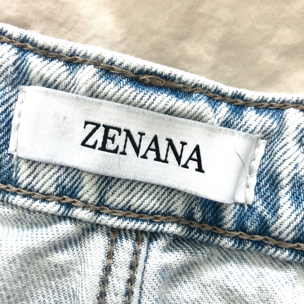 Zenana Outfitters Light Wash Wide Leg Jeans - Picture 3 of 9